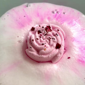 La Vie en Rose - Candle and Bath Bomb Set